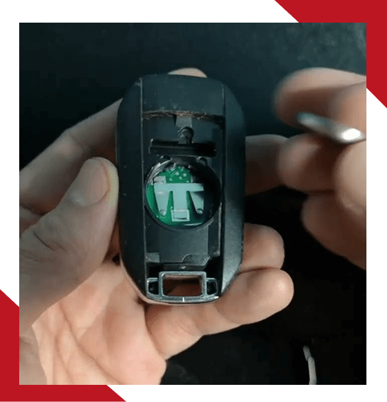 Auto atslegas baterijas maina